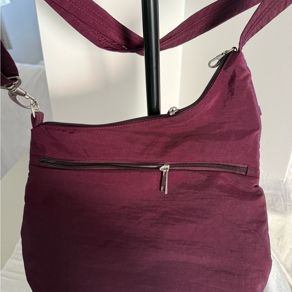 Travelon Anti-theft Signature 3 crossbody bag